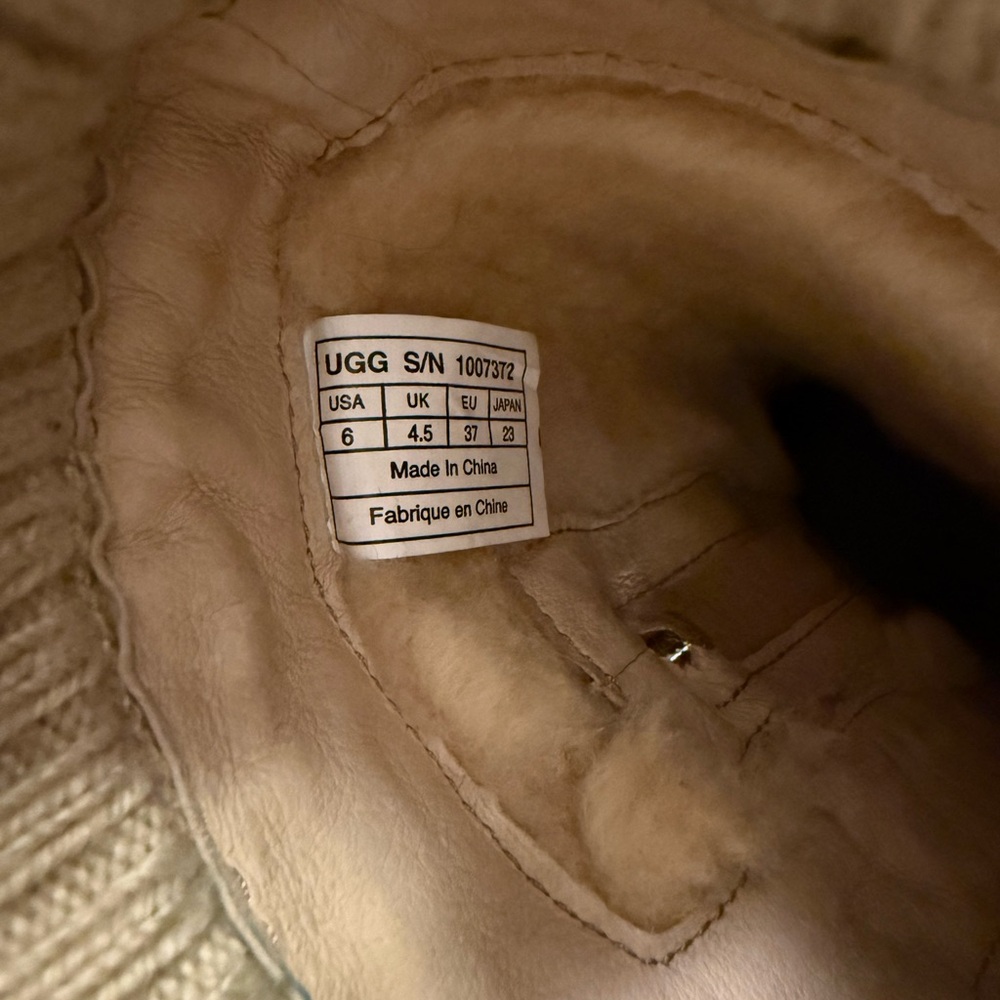 Ugg Cream Shearling Lined Interior - image 8